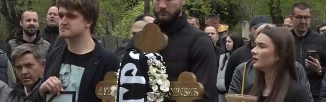 Lovernj nije mogao da zadrži suze, poneo krst na sahrani Duška Vujoševića, Danilović nosio kovčeg