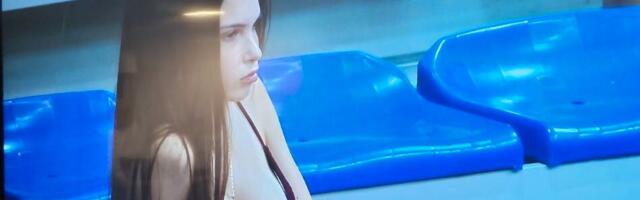 "ŠTA BI OVO U KADRU?!" Navijačica bujnih grudi ukrala šou na Zvezdinoj utakmici! Delije poludele kada su videle zanosnu devojku u prenosu!