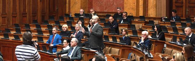 "Sukobi unutar SNS počeli da rezultiraju ubistvima": Opozicija o pozivu Vučića da se ujedini uoči izbora