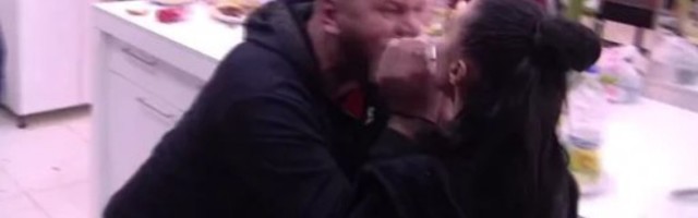 (VIDEO) UNIŠTIĆU I TAKIJA I TEBE! Janjuš i Maja brutalno zaratili! A onda joj OVO bacio u jezero!