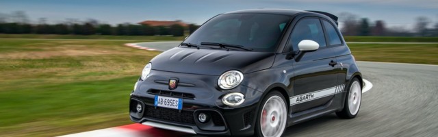 Abarth 695 Esseesse – da li podesivi spojler pravi razliku? (VIDEO)