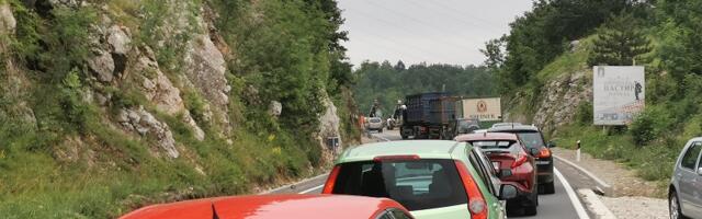 До краја септембра изводе се радови на магистрали код Ужица, поправља се потпорни зид и заштитне ограде