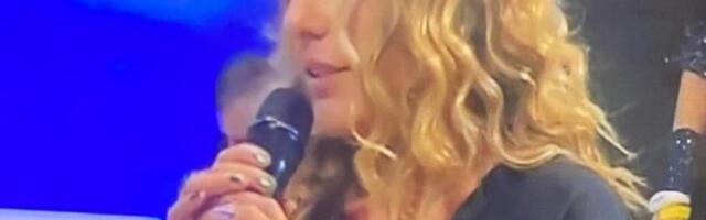 VODITELJKA UNA SENIĆ SLIKALA ČIPKANIM VEŠOM,MEĐUNOŽJE NA IZVOLTE! Nastupi na MAC-u pali u senku zbog njenih gaćica! (FOTO)