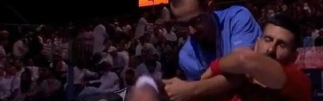 Novak tražio pomoć lekara tokom meča sa Sinerom! (FOTO)