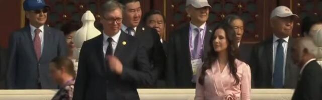 Gde je Vučić stajao na zajedničkom slikanju u Kini? (FOTO)