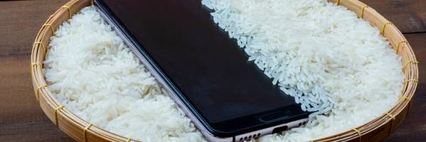 Ne stavljajte telefon u pirinač kada se pokvasi