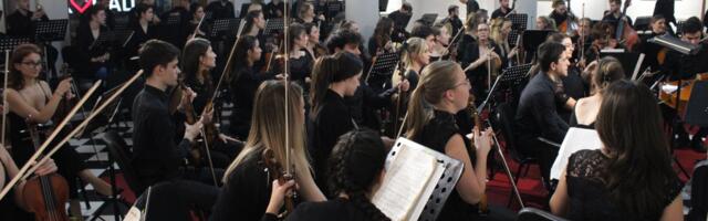 Simfonijskom okrestru Akademije umetnosti iz Novog Sada nije dozvoljeno da nastupi u leskovačkom pozorištu