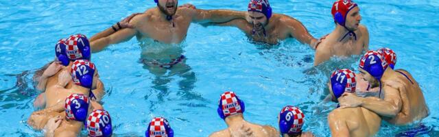 Hrvati poslednja tri minuta igrali sa igračem više i opet izgubili od Grčke!