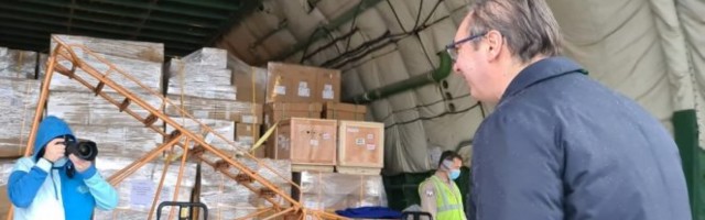 ANTONOV 124 KRCAT MEDICINSKOM OPREMOM! Vučić lično dočekao avion sa višemilionskom donacijom i poručio: POBEDIĆEMO KORONU! /UŽIVO/