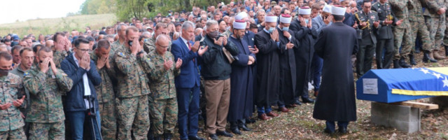 Ispraćen uz vojne počasti: Klanjana dženaza kadetu OSBiH Saidu Hasanoviću
