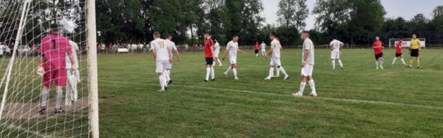 SVI SEGMENTI DERBIJA SU BILI PRISUTNI: 14 žutih i tri crvena kartona u meču Rasinske okružne lige!