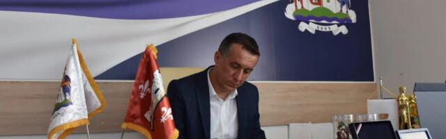 Opozicioni odbornici u Kniću traže ostavku predsednika opštine Srećka Ilića
