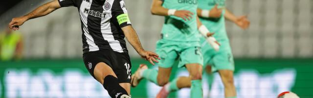 Natho ušao s klupe, video šta ne štima i srušio Novi Pazar (VIDEO)