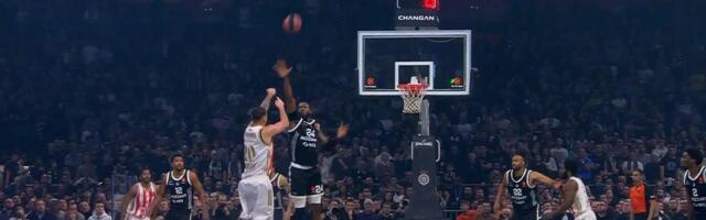 Au, šta je pogodio Motejunas: Trojka o tablu Litvanca za pet poena prednosti na poluvremenu