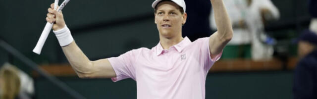 Синер победио Шаповалова и пласирао се у осмину финала