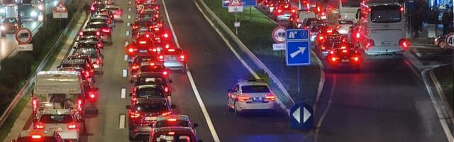 AMSS o stanju na granicama i putevima tokom večeri: Zadržavanje za kamione do dva sata na granici sa BiH, na ostalim prelazima bez gužve