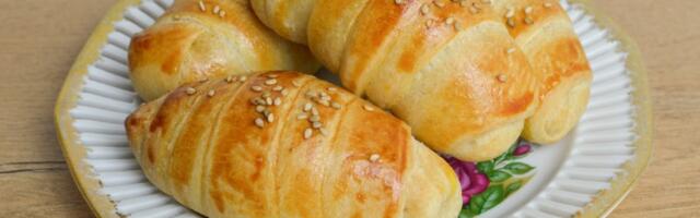 Kupus kifle sa feta sirom: Zlatna korica i neodoljivo kremast fil