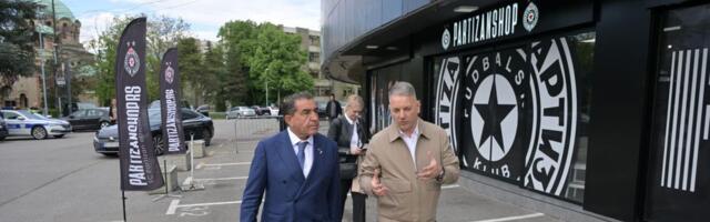 Epska bruka u Humskoj: Specijalni izaslanik Donalda Trampa došao da obiđe FK Partizan, niko ga od čelnika kluba nije dočekao!