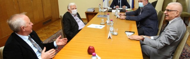 DALJI RAZVOJ I UNAPREĐENJE ZADRUGARSTVA: Ministar za brigu o selu Milan Krkobabić sreo sa sa predstavnicima SANU, profesorima i predsednicima Zadružnih saveza