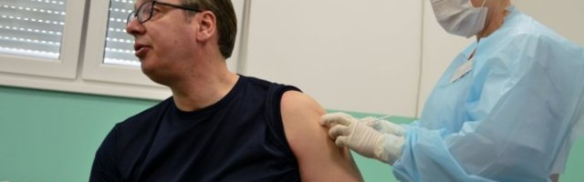 VUČIĆ SUTRA KREĆE U NAJVAŽNIJU MISIJU! Predsednik počinje obilazak punktova za vakcinaciju!