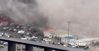 BUKTI POŽAR NA STAROJ AUTOBUSKOJ STANICI: Gust dim prekrio Zeleni venac, zapalila se baraka za radnike - Jake vatrogasne snage na terenu (VIDEO)