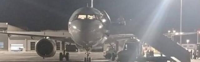 POJAVILE SE PRVE FOTOGRAFIJE SA LICA MESTA: Avion zbog IZNENADNOG KVARA hitno morao da sleti na aerodrom (FOTO)