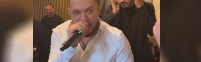 Gastoz napravio slavlje za Svetog Nikolu: Došle mu kolege, a Anđela grmi u korsetu - on se latio mikrofona