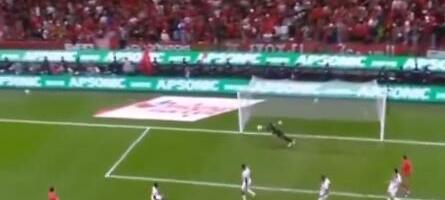 KAKO JE GOLMAN NA BIZARAN NAČIN POSTAO HEROJ! Spasio gol u 101. minutu, a kada vidite od koga ga je spašavao...