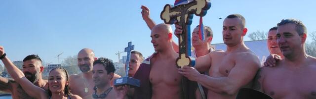 Najlepše slike s Ade Ciganlije: Ovako je 54 najhrabrijih danas zaplivalo za Časni krst