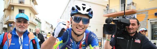 Veliki uspeh srpskog bicikliste: Rajović pobedio na trećoj etapi na Sardiniji /VIDEO/