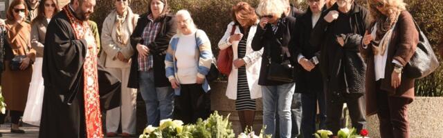Pogača na grobu Dragana Nikolića: Ovaj običaj ima jak simbol u hrišćanstvu (FOTO)