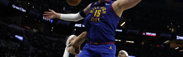 ČISTA DOMINACIJA - POLUVREME U MVP STILU! Nikola Jokić je ovako poslao moćnu poruku Amerikancima: Nije MVP?! Pa, nismo sigurni... (VIDEO)