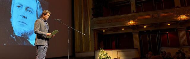 Dirljiva komemoracija u Narodnom pozorištu: Kolege i porodica poslednji put pozdravili Duju Simića