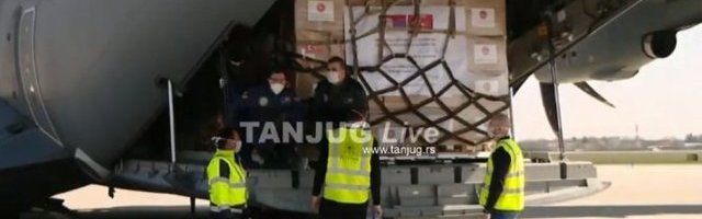 (VIDEO) SLETEO AVION IZ TURSKE SA MEDICINSKOM OPREMOM, u Srbiju stigao VREDAN TOVAR!