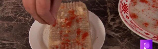 Da li znate zašto se na Bogojavljenje jedu pihtije? Ovaj običaj nosi jaku simboliku, a evo šta je sve obavezno na trpezi