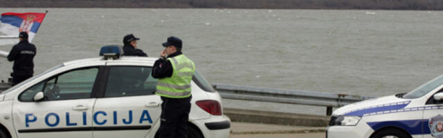 Аутомобил упао у Дунав, возач спасен