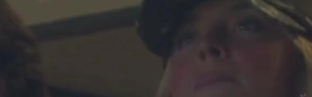 Svi su gledali samo u nju: Sidni Svini u nesvakidašnjem izdanju došla na fudbalski meč u Portugalu /VIDEO/