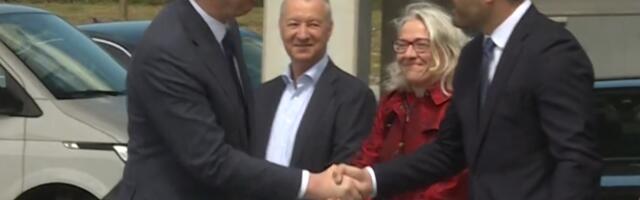 UŽIVO VUČIĆ U PARAĆINU: Predsednik na svečanom otvaranju novog proizvodnog pogona kompanije Vaider Srpska fabrika stakla