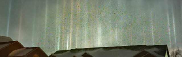 Fotografisali su misteriozne svetlosne stubove na nebu kao iz naučno-fantastičnog filma