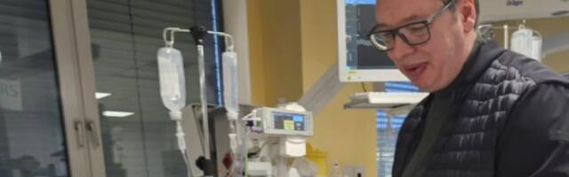 Vučić već u bolnici: Drži za ruku Jasminu Obradović (FOTO)