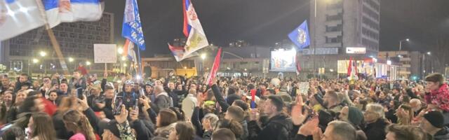 Doček ispred SG za studente i srednjoškolce koji su pešačili do Beograda (FOTO)