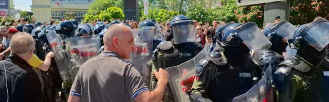 Srbija centar osuđuje batinanje mirnih studenata i građana: Policija grubo prekršila zakon