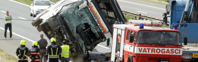 UHAPŠENE DVE OSOBE ZBOG STRAVIČNE NESREĆE NA AUTO-PUTU! Dve osobe poginule, čak 31 povređena u sudaru autobusa i automobila!