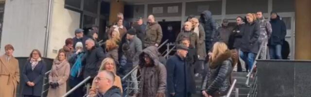 Protest ispred Specijalnog suda: Zaposleni protiv „Mrdićevih zakona“, studenti čekaju početak suđenja Selakoviću