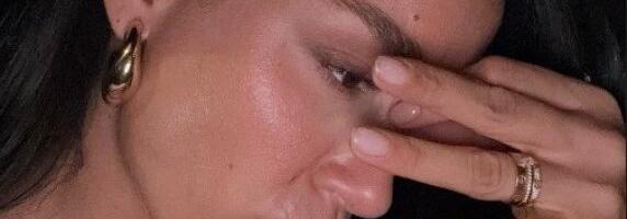 TUDNA EDITA RIDA NA SAV GLAS! Pevačica se slomia nakon raskida - OVO JE POTPUNO RAZORILO! (FOTO)