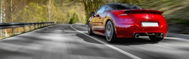 LINIJE KOJE VREME NE BRIŠE: Atmosfera klasike na Sajmu automobila