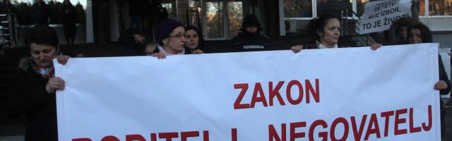 Protest roditelja-negovatelja: „Nacrt zakona usvojen, ali ne znamo kako izgleda“