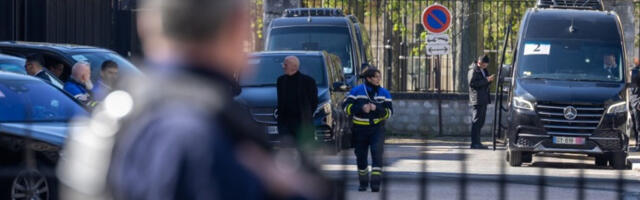 Отац закључао седмогодишњег сина у комби и тамо га држао годину и по дана