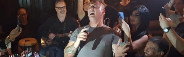 SRPSKI PEVAČ NAPRAVIO HAOS U NIŠU: SVRATIO NA PIĆE, PA NAPRAVIO ŽURKU ZA PAMĆENJE - Ovu scenu svi prepričavaju