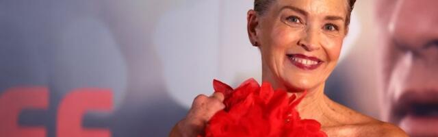 Šeron Stoun (67) pozirala za Vog u uskoj, prozirnoj haljini i mreže su eksplodirale: Izgleda kao milion dolara (FOTO)